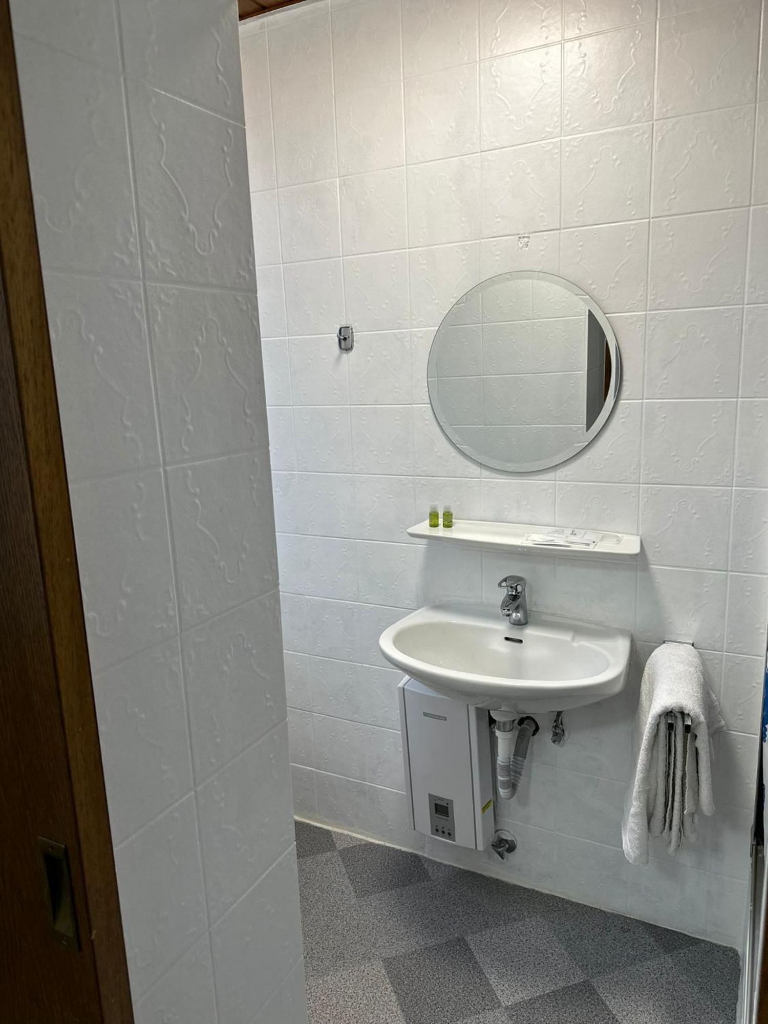 Hotel Gambrinus Дилинген Екстериор снимка